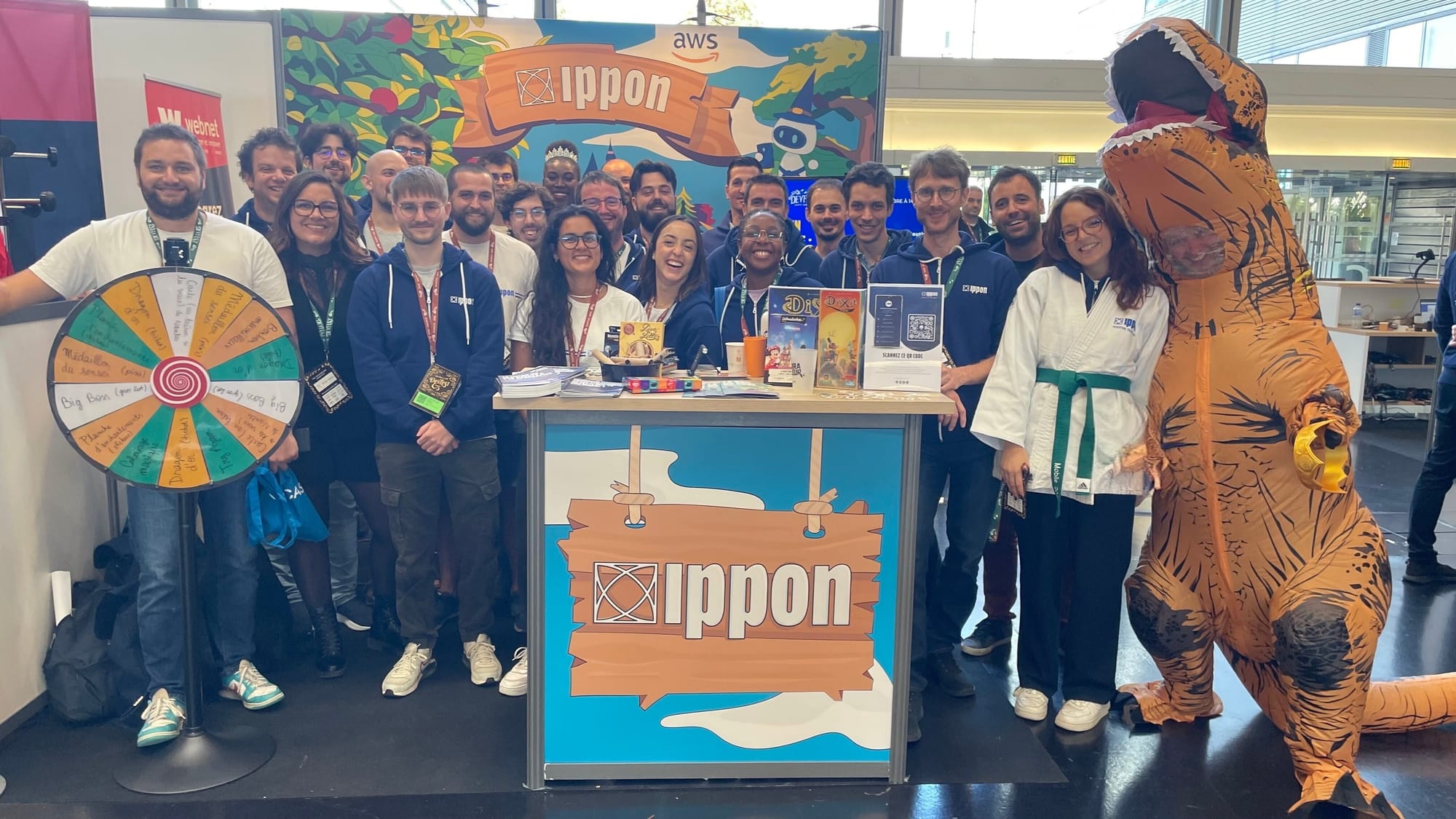 Photo de l'ensemble de l'équipe présente au Devfest sur le stand Ippon